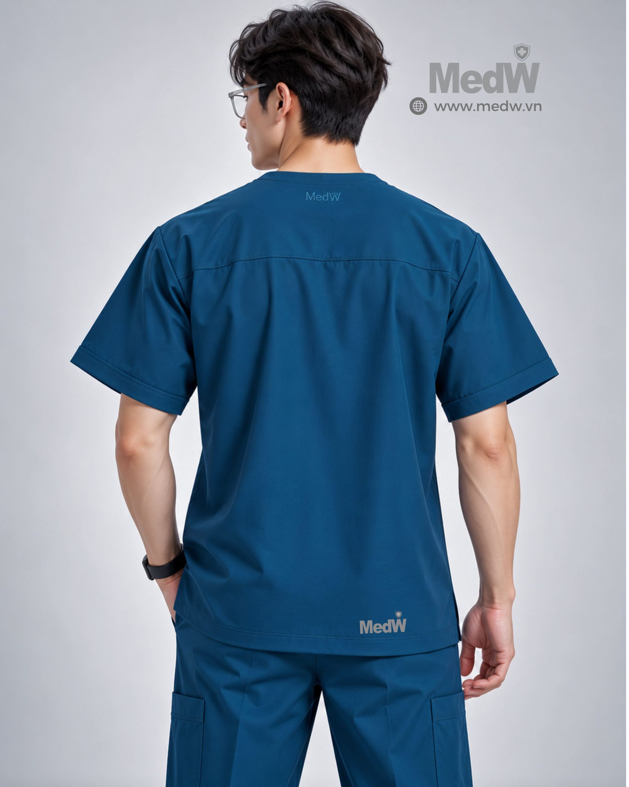 MedW Zeus Caribbean Scrubs Bác Sĩ Nam Xanh Biển Sâu Ca-ri-bê 24 scrubs nam mau xanh dong phuc bac si mau xanh scaled